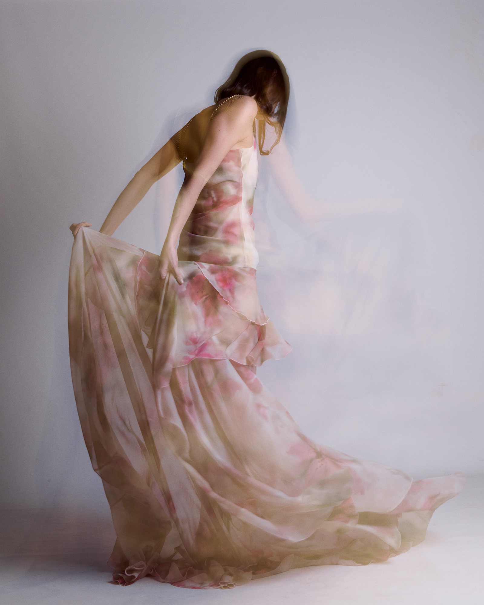 Roberto Maroto: Artistic fashion photography featuring Elite Models. High-end editorial aesthetic. Fotografía de moda y modelos.