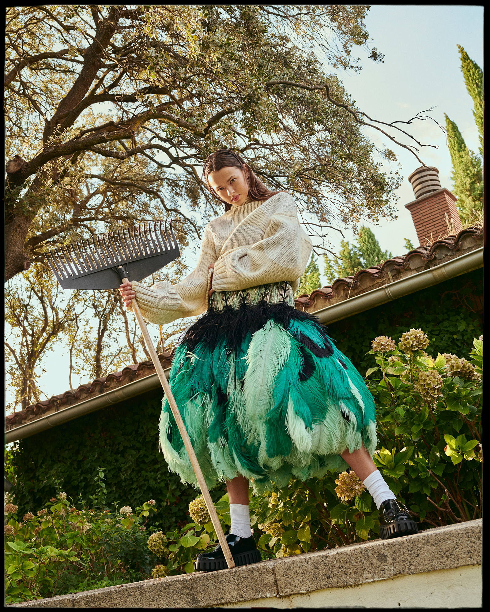 Roberto Maroto: Fashion editorial featuring Ana Locking feathers skirt. Conceptual fashion photography. Fotografía de moda de diseño.