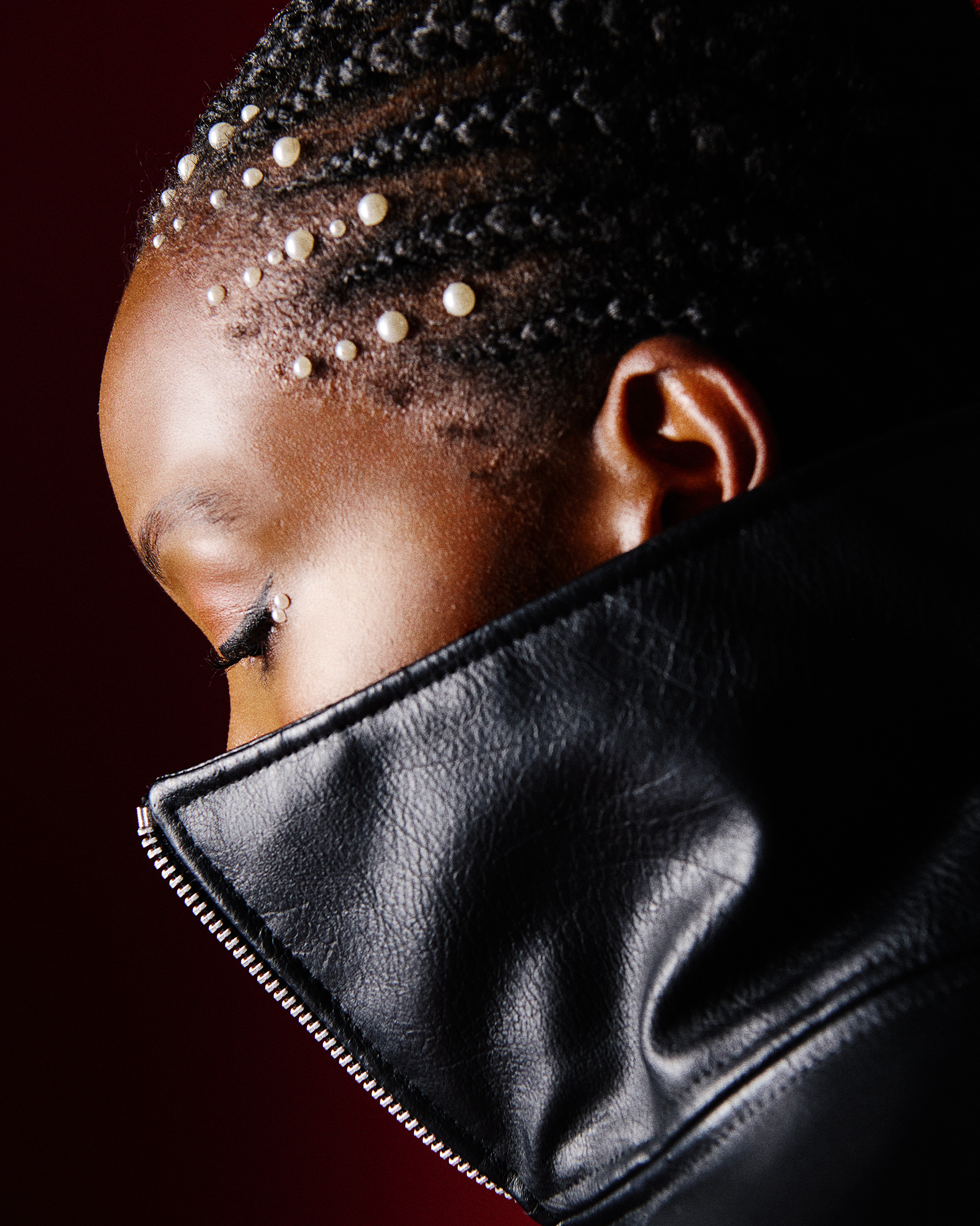 Beauty with black leather jacket by Roberto Maroto