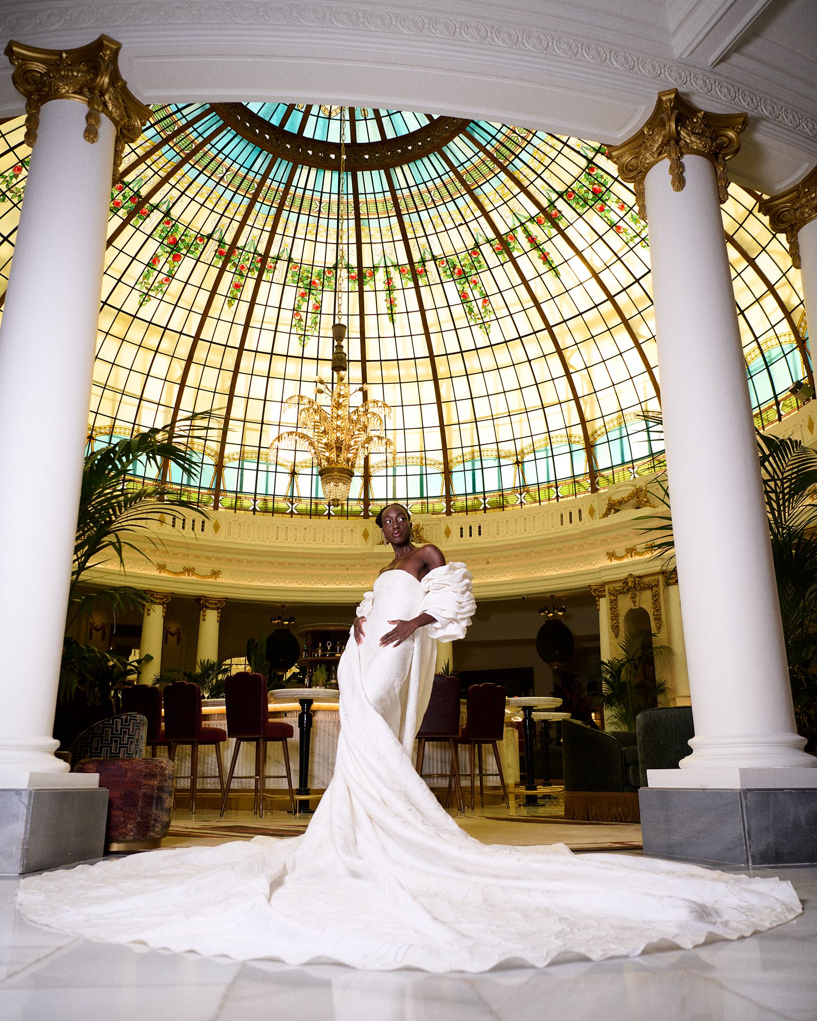 Roberto Maroto: Fashion Stories featuring Mariano Moreno and Yuma Dembele. Cinematic lighting and narrative. Narrativa visual de moda.