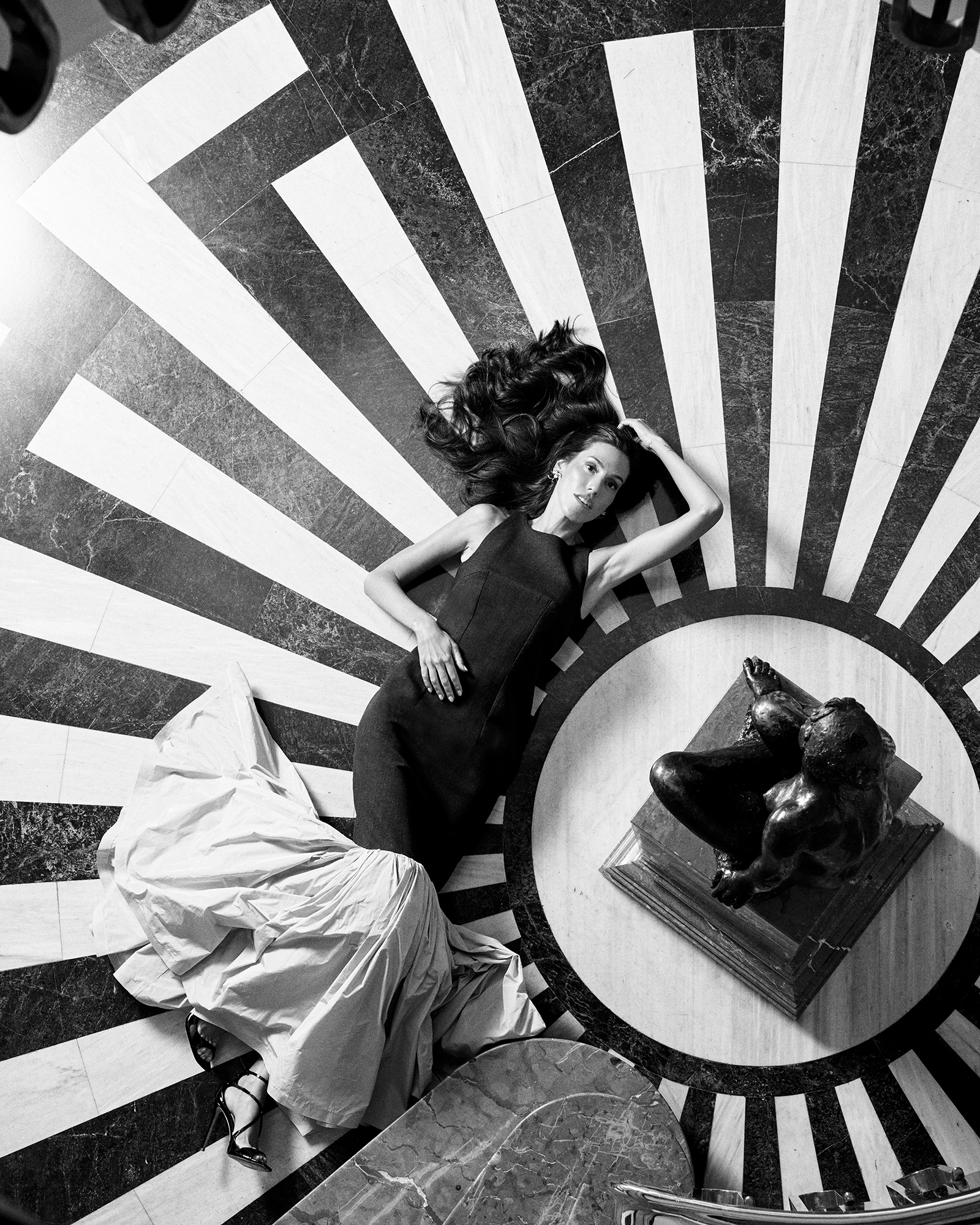 Roberto Maroto: Icons series featuring Carla Hinojosa in Madrid. Celebrity and fashion editorial. Fotógrafo de celebridades Madrid.