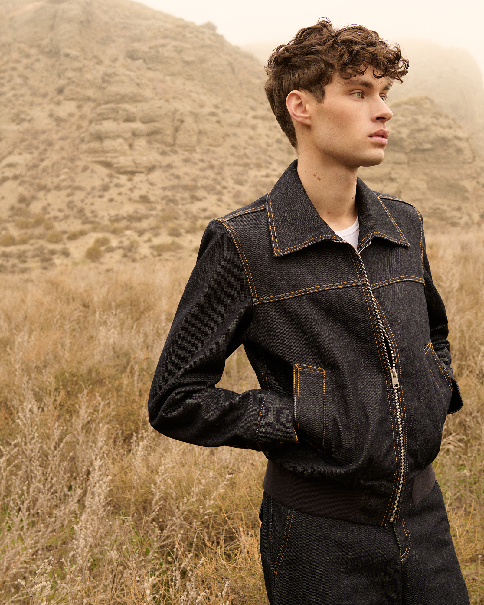 Roberto Maroto: Menswear denim editorial for Sandro Paris. Contemporary fashion photography. Fotografía de moda denim hombre.