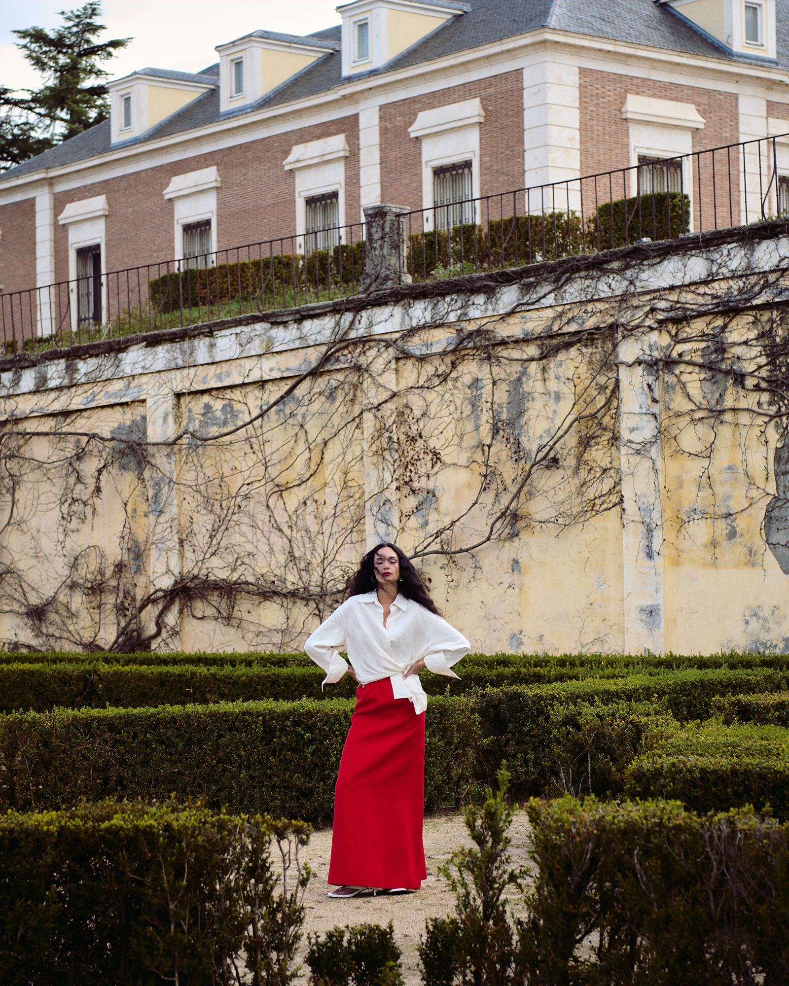 Roberto Maroto: Narrative fashion photography for L'Officiel. Cinematic storytelling through imagery. Dirección creativa y narrativa visual.