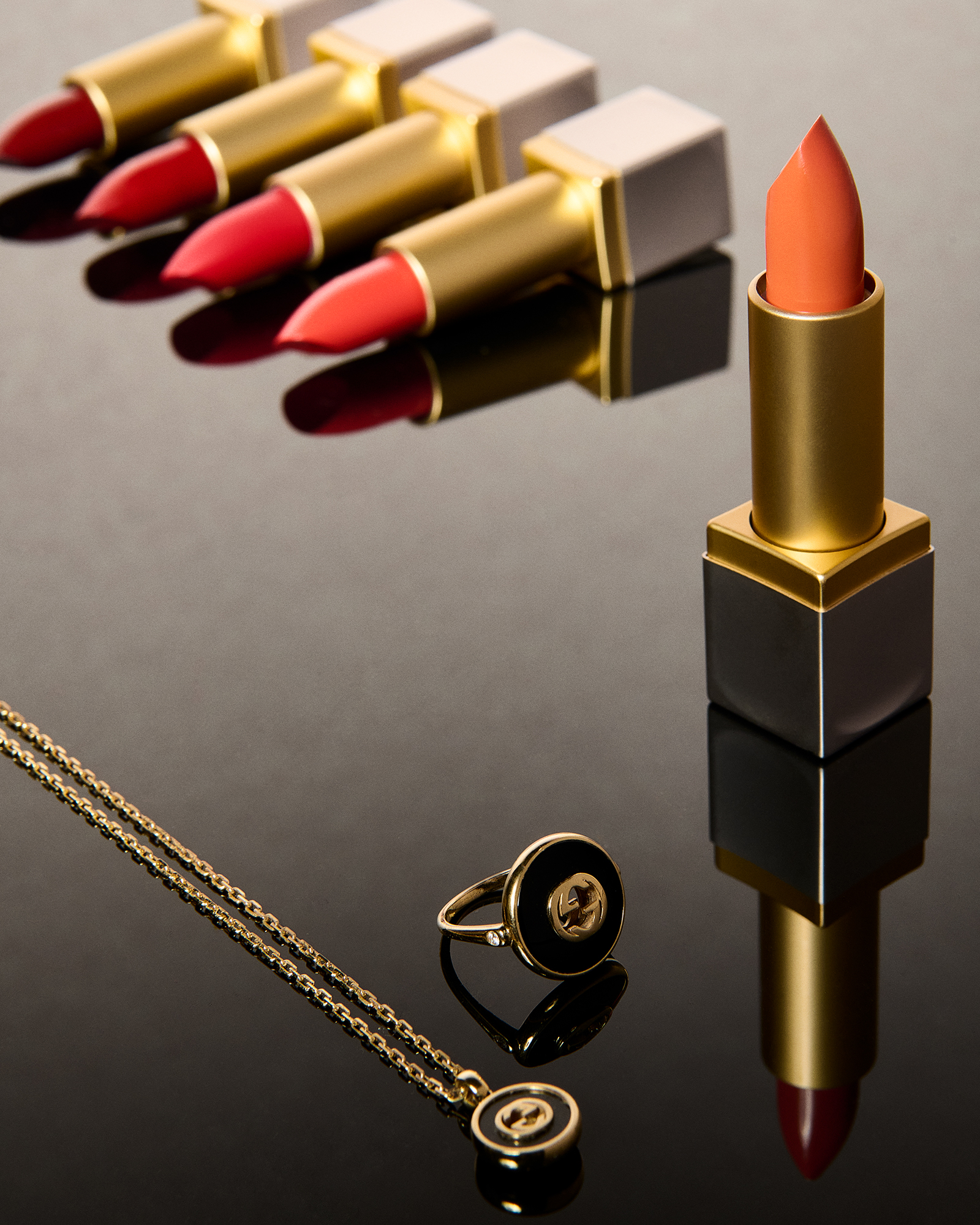 Roberto Maroto: Objects of Desire series for Gucci featured in Robb Report. Luxury still life photography. Fotografía de lujo para Gucci.