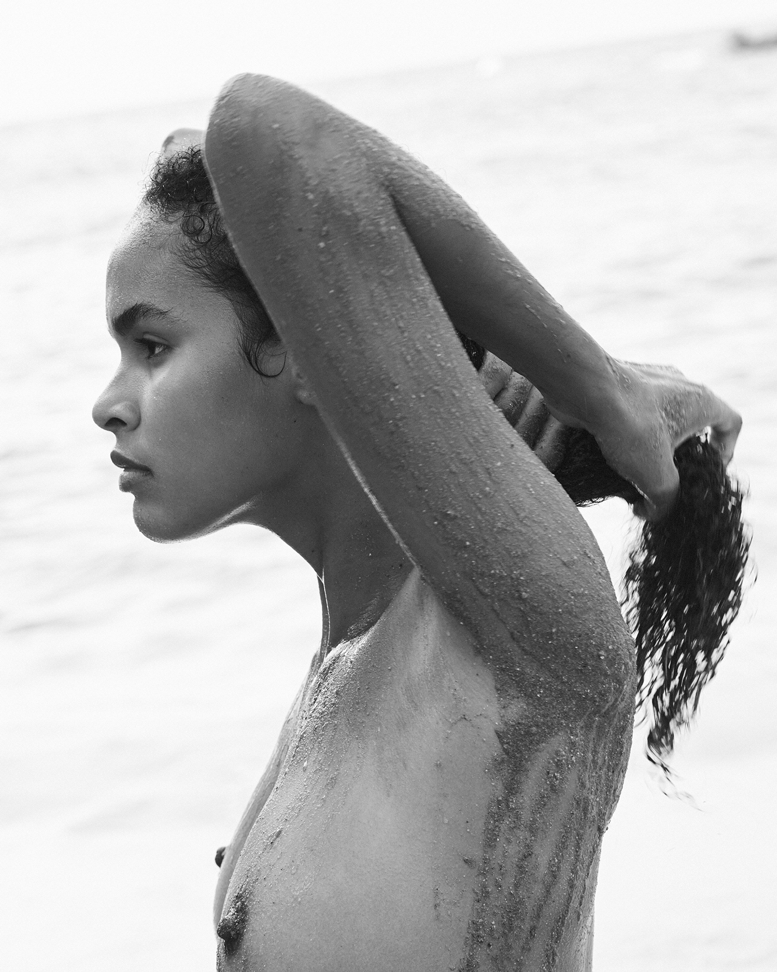 Roberto Maroto: Sun & Skin series featuring Jenella Powell. Black and white artistic beauty photography. Fotografía artística de belleza.